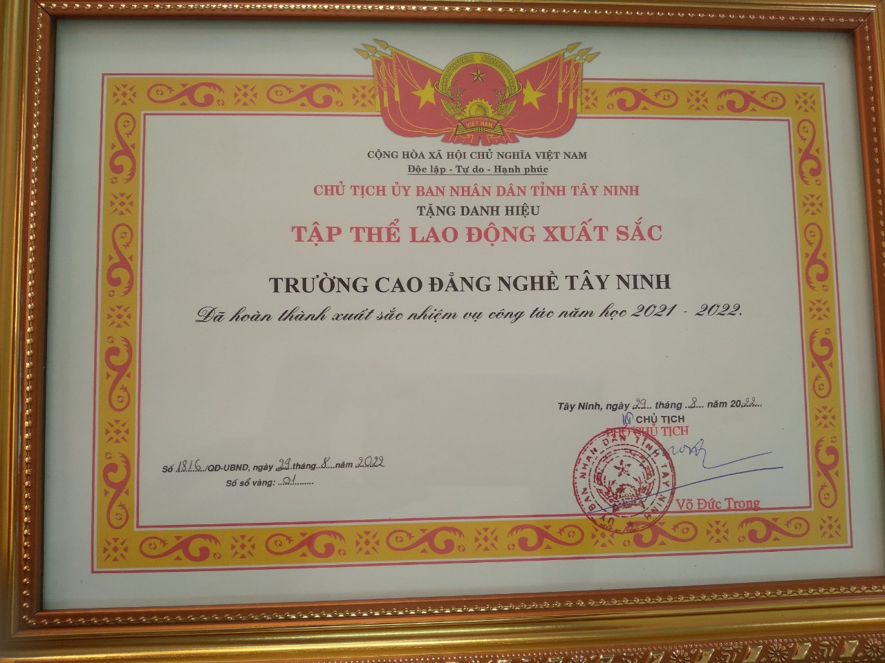 Trường Cao đẳng nghê Tây Ninh nhận Danh hiệu Tập thể lao động xuất sắc năm học 2021-2022